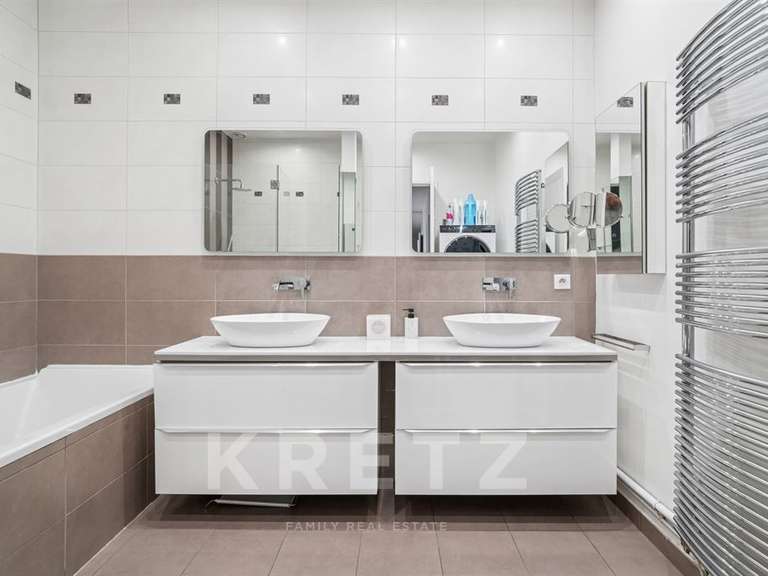 Appartement Paris 16e - 3 chambres - 163m²