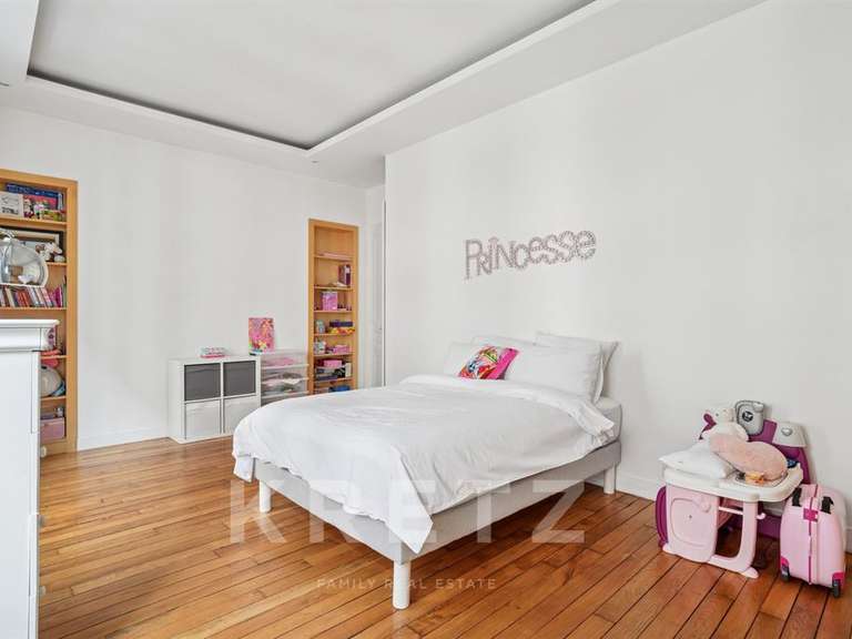Appartement Paris 16e - 3 chambres - 163m²