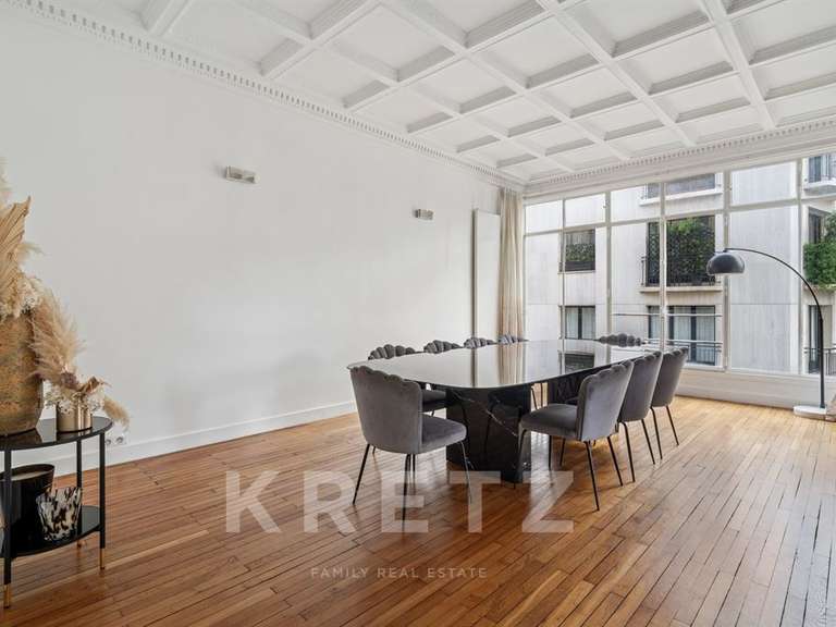 Appartement Paris 16e - 3 chambres - 163m²