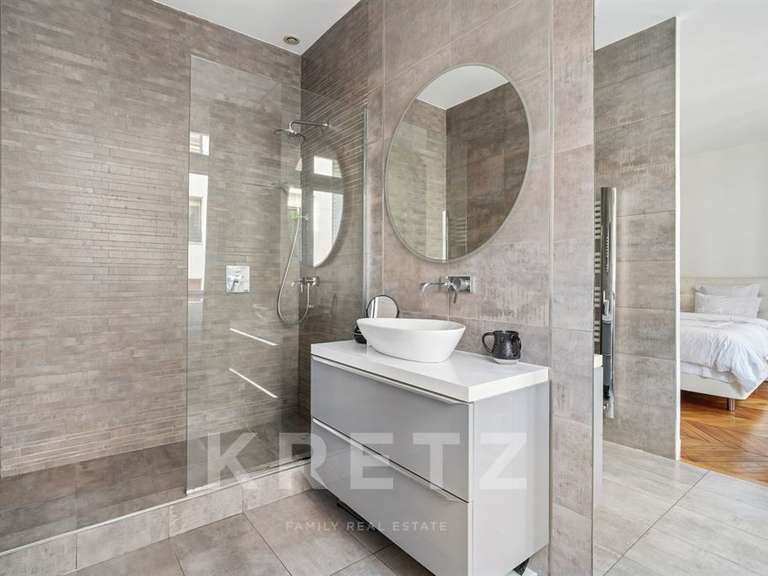Appartement Paris 16e - 3 chambres - 163m²