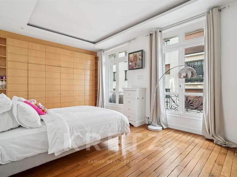 Appartement Paris 16e - 3 chambres - 163m²