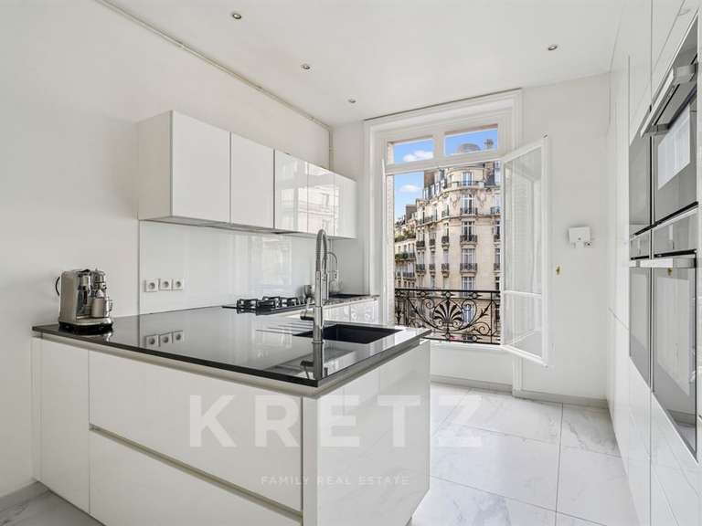 Appartement Paris 16e - 3 chambres - 163m²