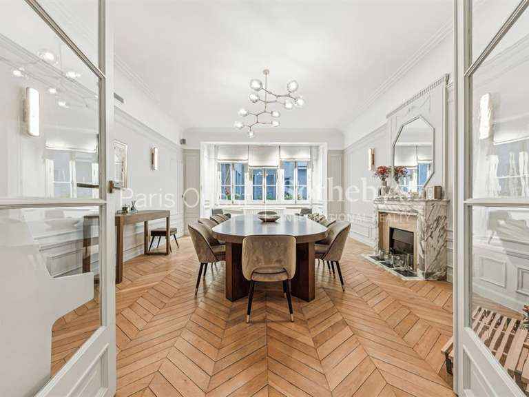 Appartement Paris 16e - 5 chambres - 335m²