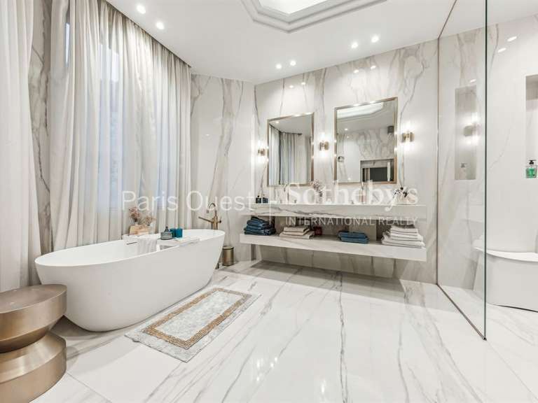 Appartement Paris 16e - 5 chambres - 335m²