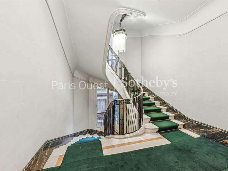 Appartement Paris 16e - 5 chambres - 335m²