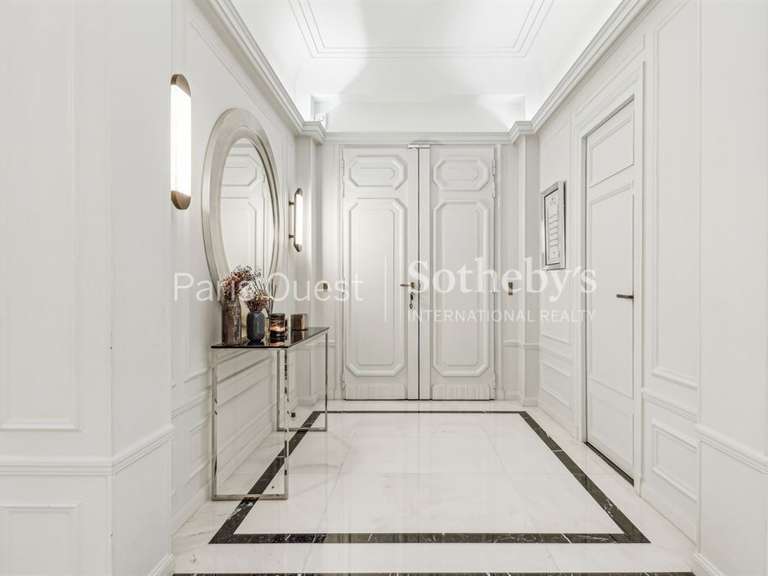 Appartement Paris 16e - 5 chambres - 335m²