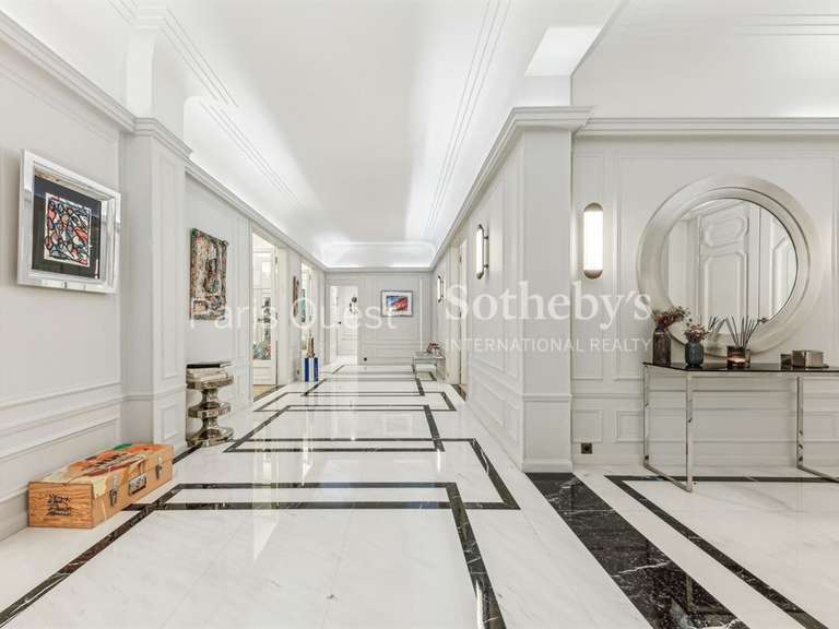 Appartement Paris 16e - 5 chambres - 335m²