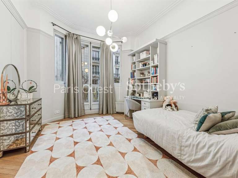 Appartement Paris 16e - 5 chambres - 335m²