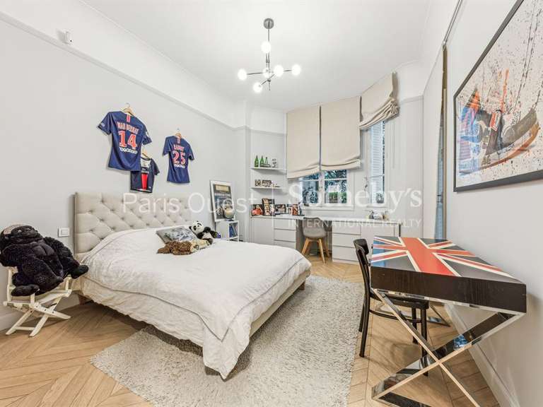 Appartement Paris 16e - 5 chambres - 335m²