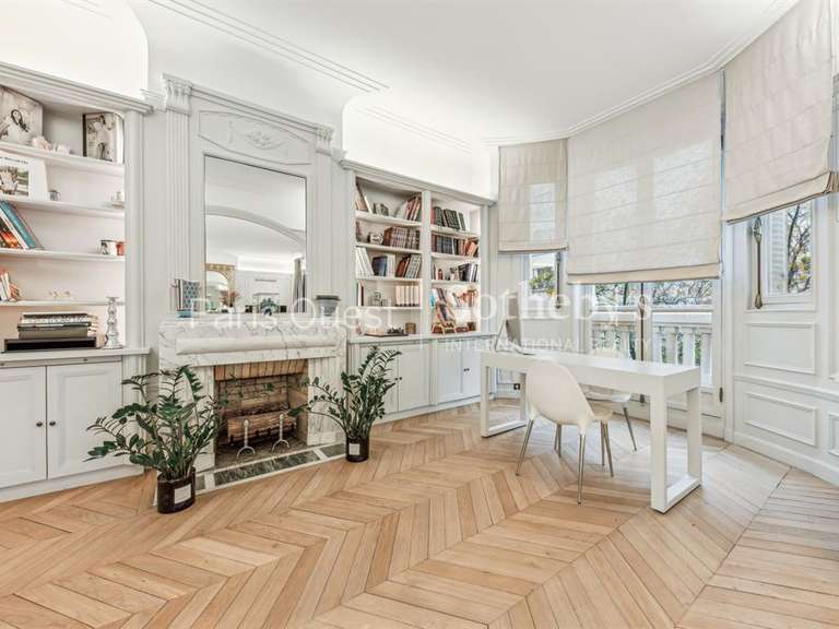 Appartement Paris 16e - 5 chambres - 335m²