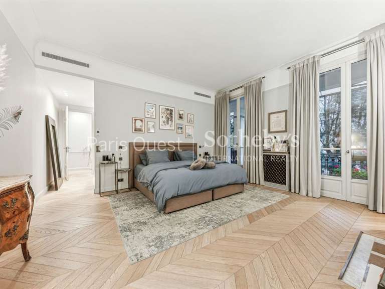 Appartement Paris 16e - 5 chambres - 335m²