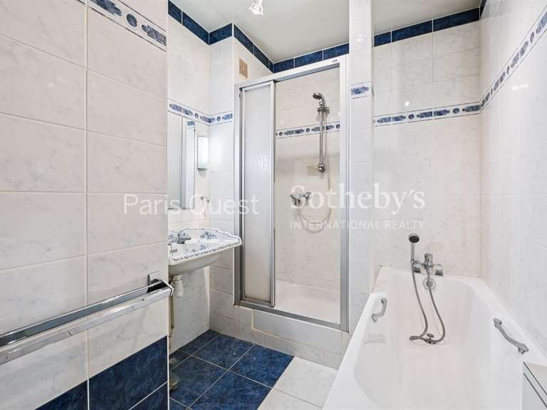 Appartement Paris 16e - 2 chambres - 122m²