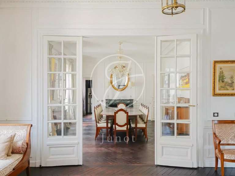Appartement Paris 16e - 4 chambres - 290m²