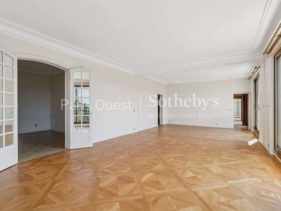 Apartment Paris 16e