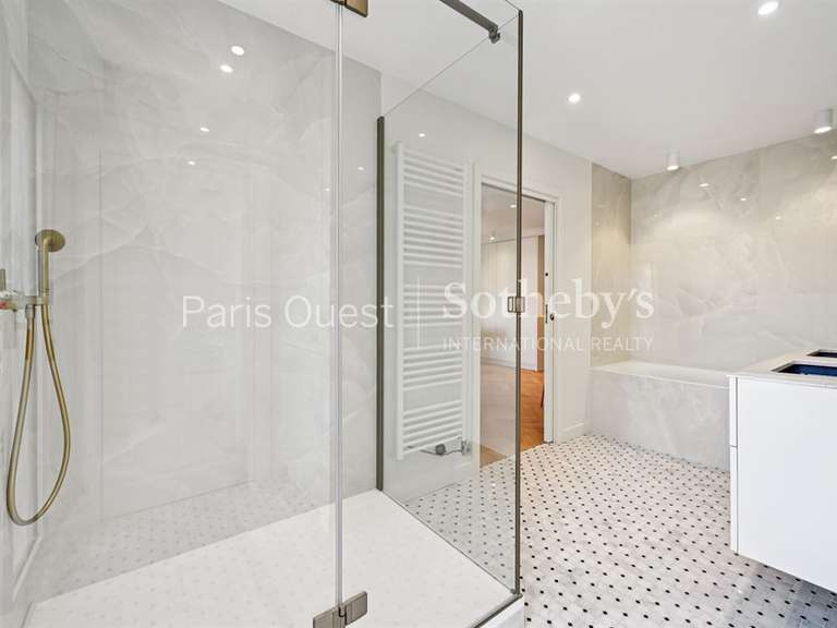 Appartement Paris 16e - 3 chambres - 200m²