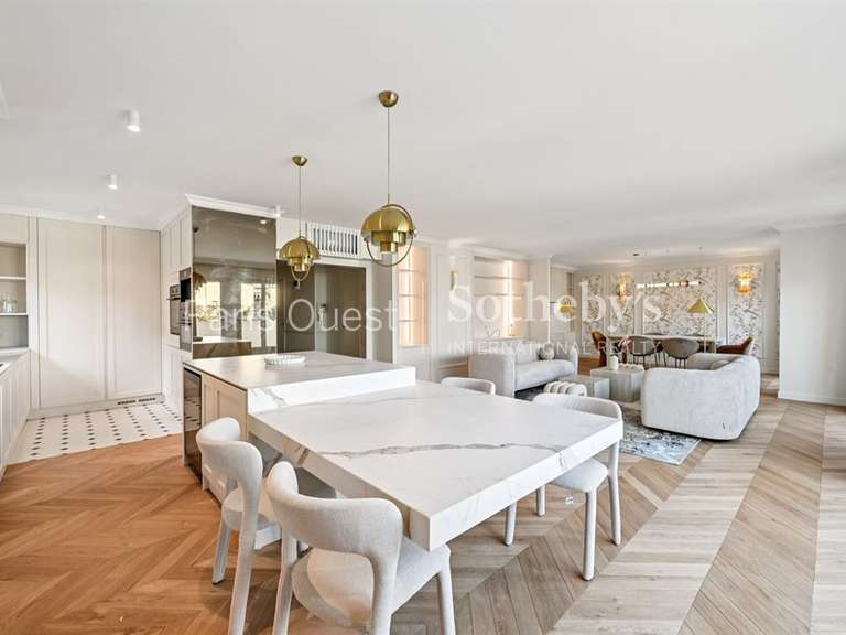 Appartement Paris 16e - 3 chambres - 200m²