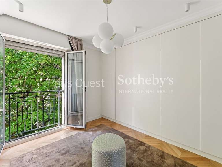 Appartement Paris 16e - 3 chambres - 200m²
