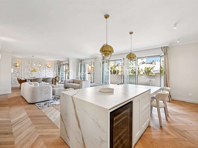 Appartement Paris 16e - 3 chambres - 200m²