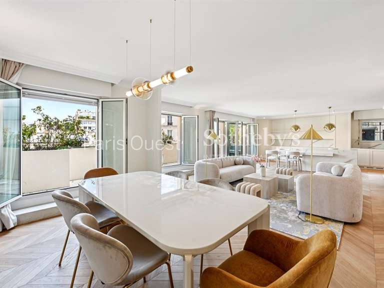 Appartement Paris 16e - 3 chambres - 200m²