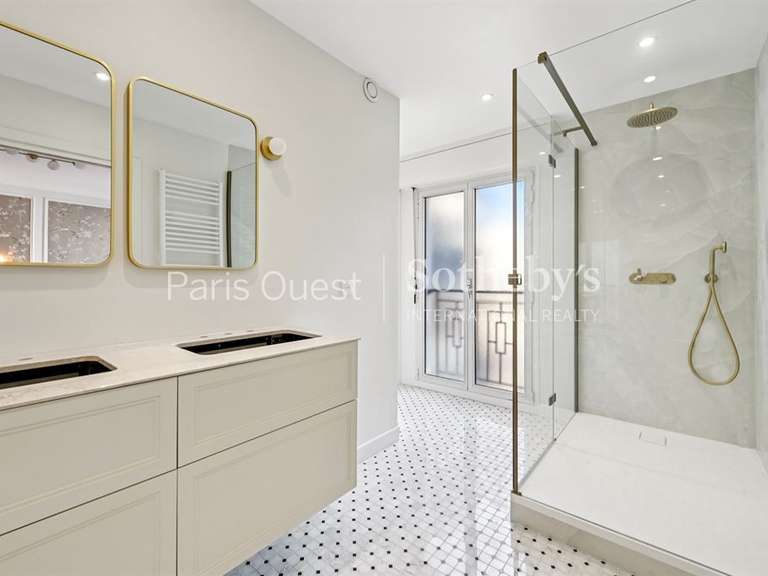 Appartement Paris 16e - 3 chambres - 200m²