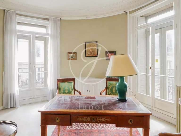 Appartement Paris 16e - 2 chambres - 153m²