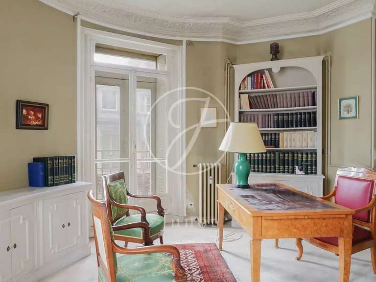 Appartement Paris 16e - 2 chambres - 153m²