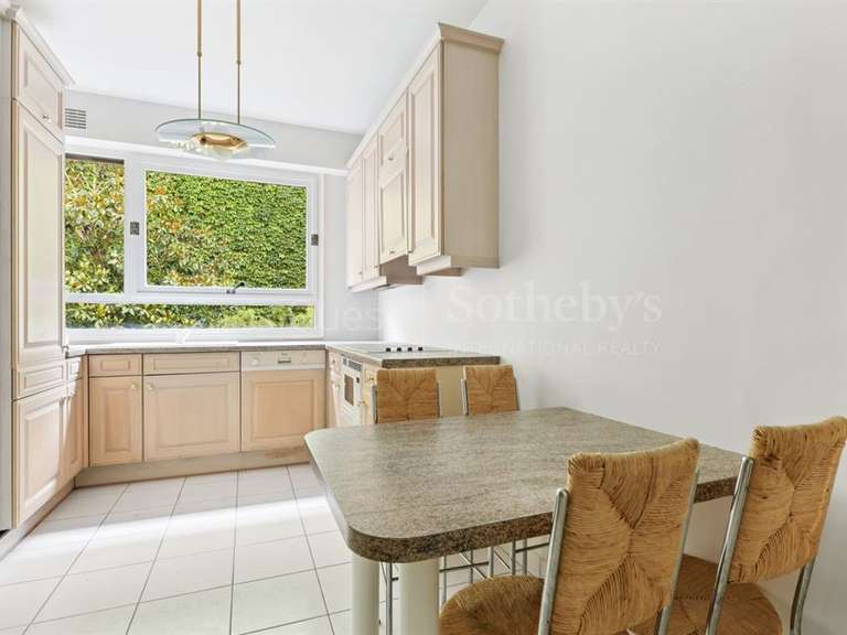 Appartement Paris 16e - 3 chambres - 164m²