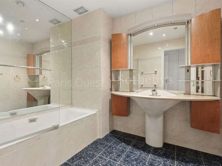 Appartement Paris 16e - 3 chambres - 164m²