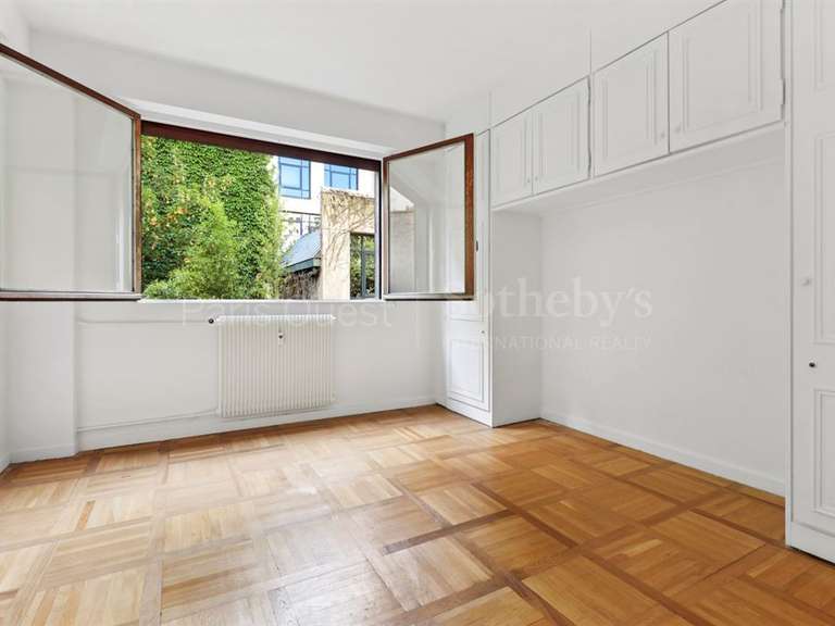 Appartement Paris 16e - 3 chambres - 164m²