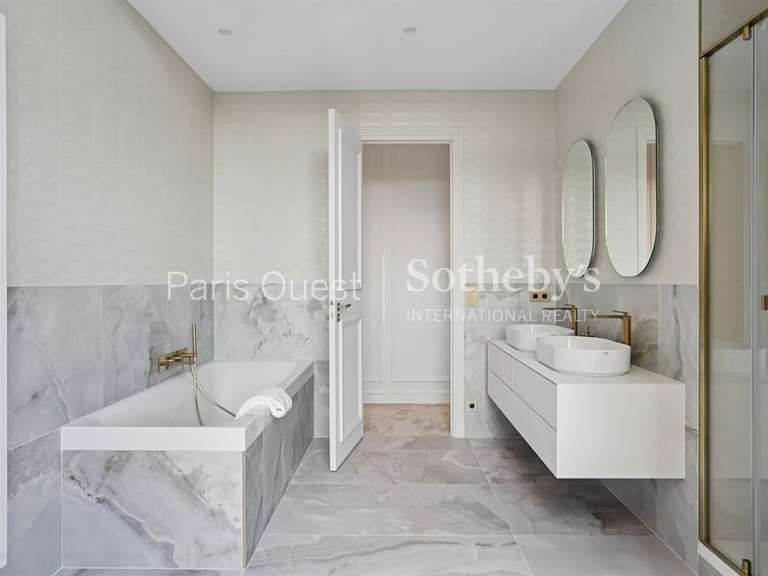 Appartement Paris 16e - 2 chambres - 146m²