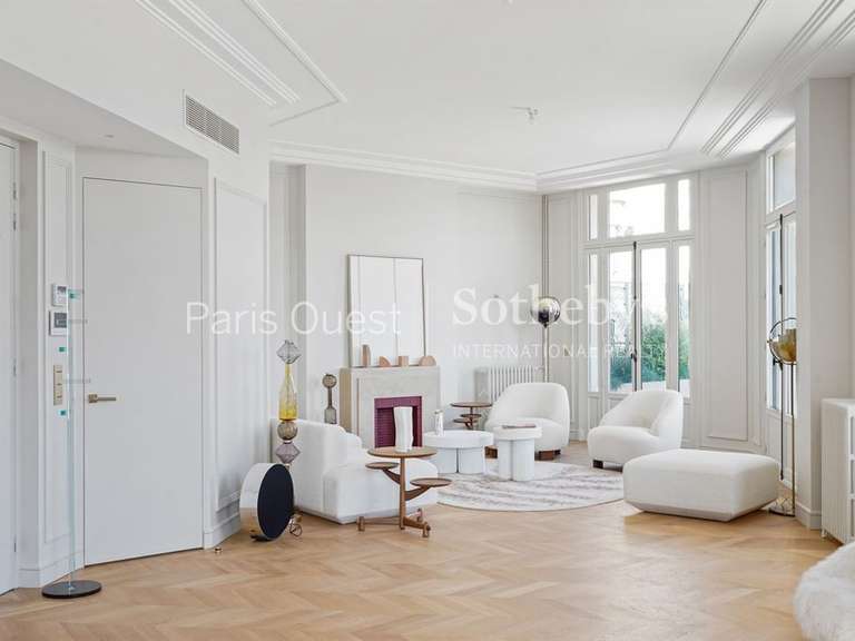 Appartement Paris 16e - 2 chambres - 146m²