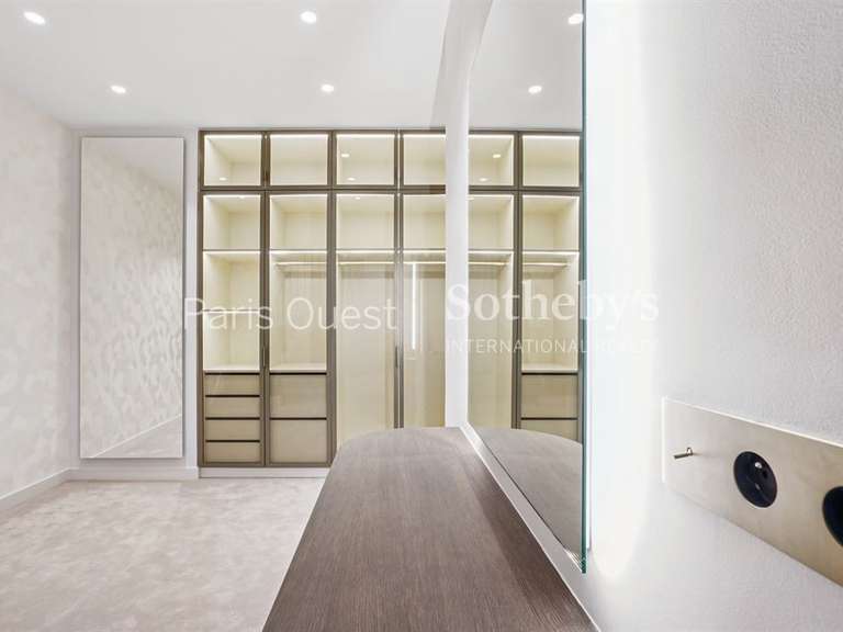Appartement Paris 16e - 2 chambres - 146m²