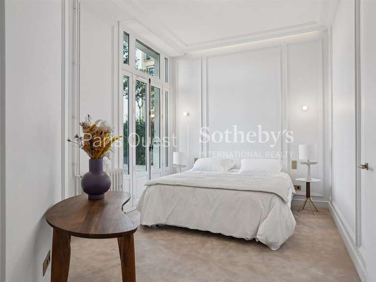 Appartement Paris 16e - 2 chambres - 146m²