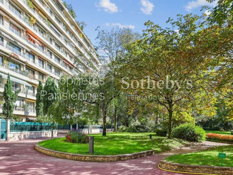 Apartment Paris 16e - 1 bedroom - 126m²