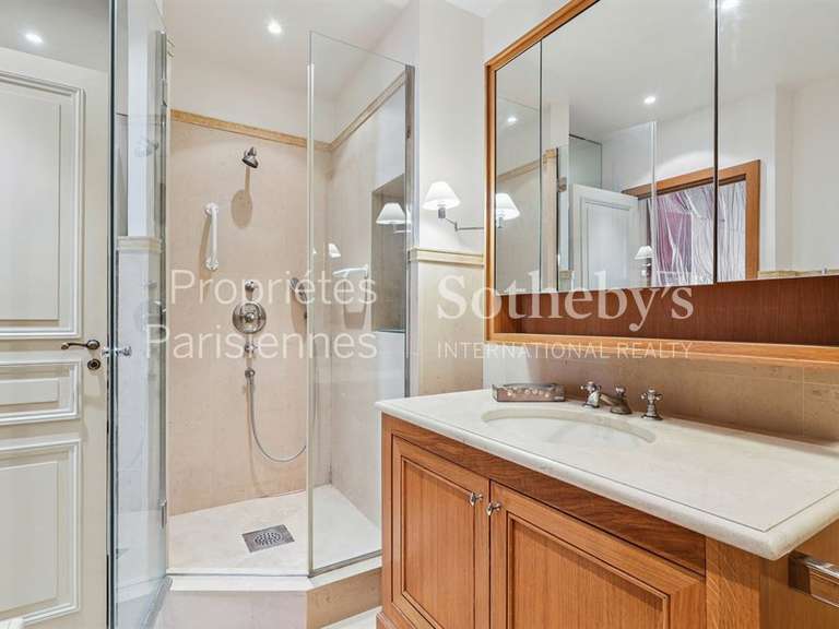 Apartment Paris 16e - 1 bedroom - 126m²