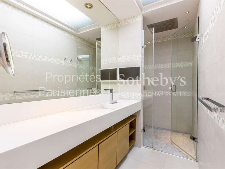 Apartment Paris 16e - 2 bedrooms - 150m²