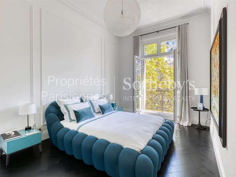 Appartement Paris 16e - 4 chambres - 350m²