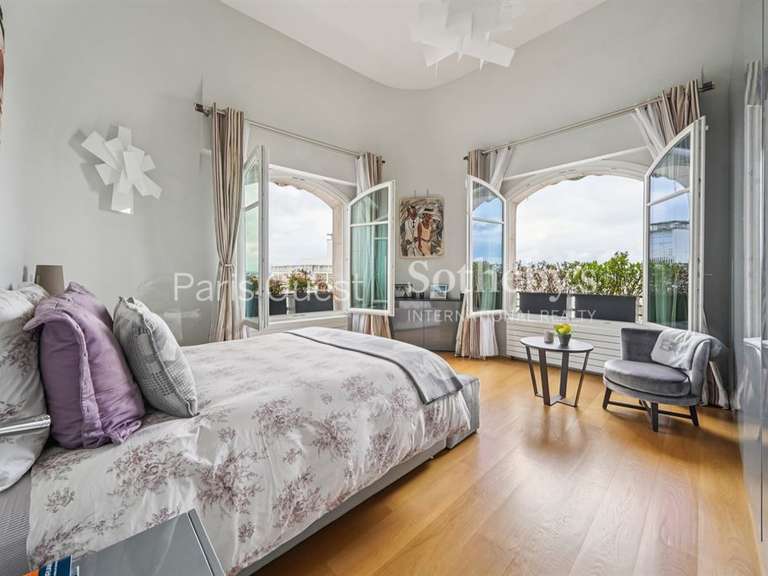 Appartement Paris 16e - 5 chambres - 335m²