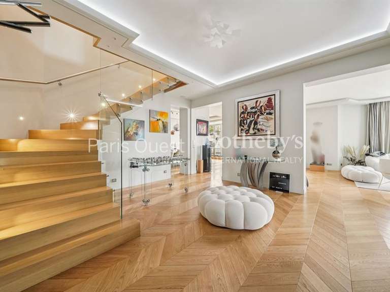 Appartement Paris 16e - 5 chambres - 335m²