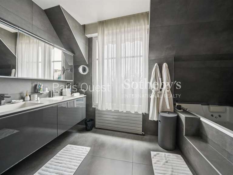 Appartement Paris 16e - 5 chambres - 335m²