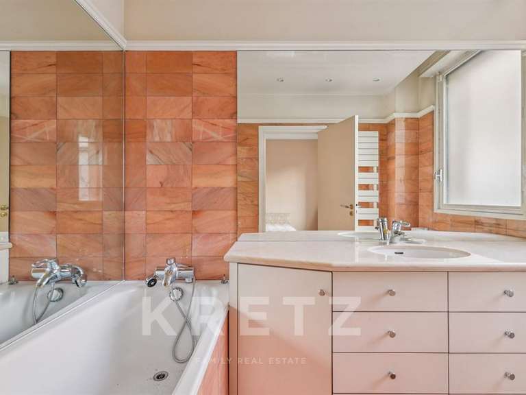 Apartment Paris 16e - 2 bedrooms - 125m²