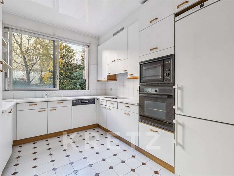 Apartment Paris 16e - 2 bedrooms - 125m²