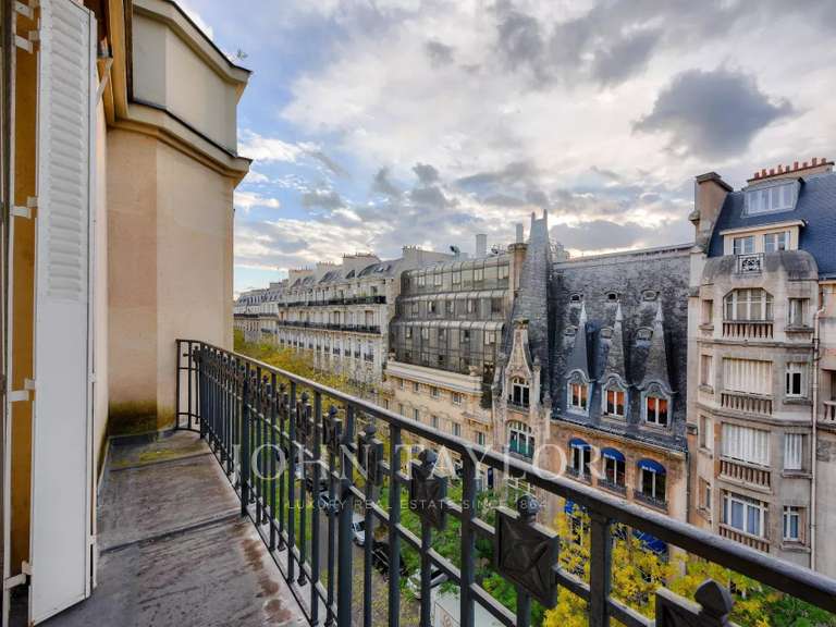 Appartement Paris 16e - 2 chambres - 163m²