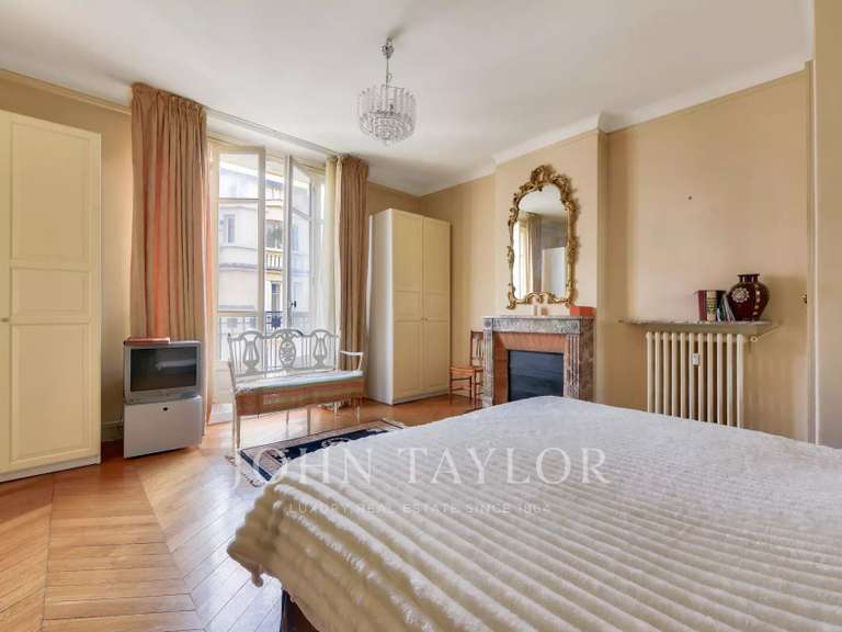 Appartement Paris 16e - 2 chambres - 163m²