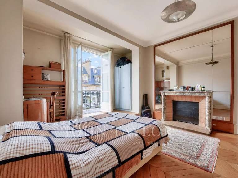 Appartement Paris 16e - 2 chambres - 163m²