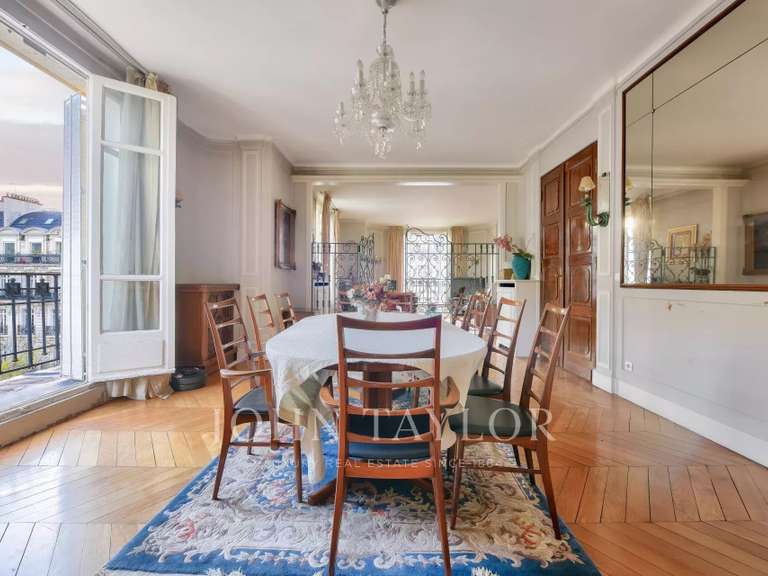 Appartement Paris 16e - 2 chambres - 163m²