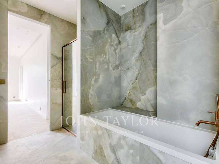 Appartement Paris 16e - 4 chambres - 212m²