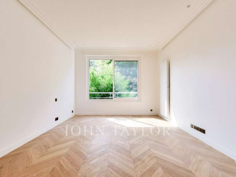 Appartement Paris 16e - 4 chambres - 212m²