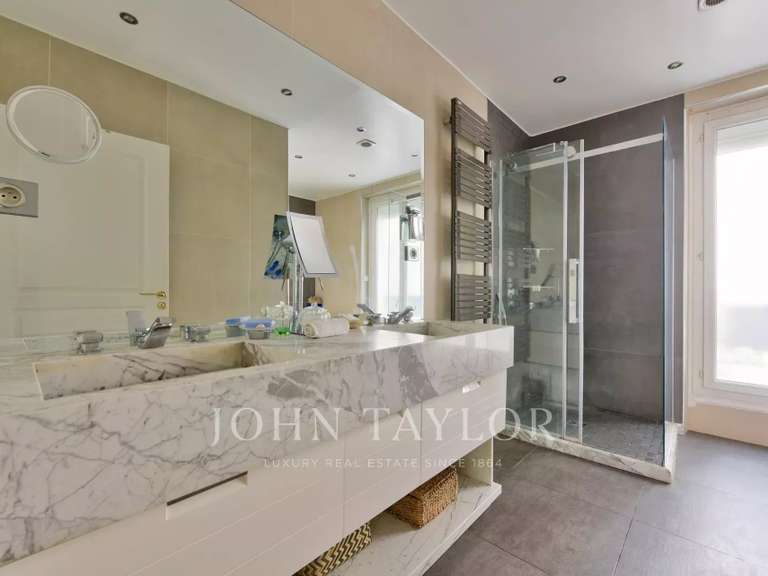 Appartement Paris 16e - 3 chambres - 137m²