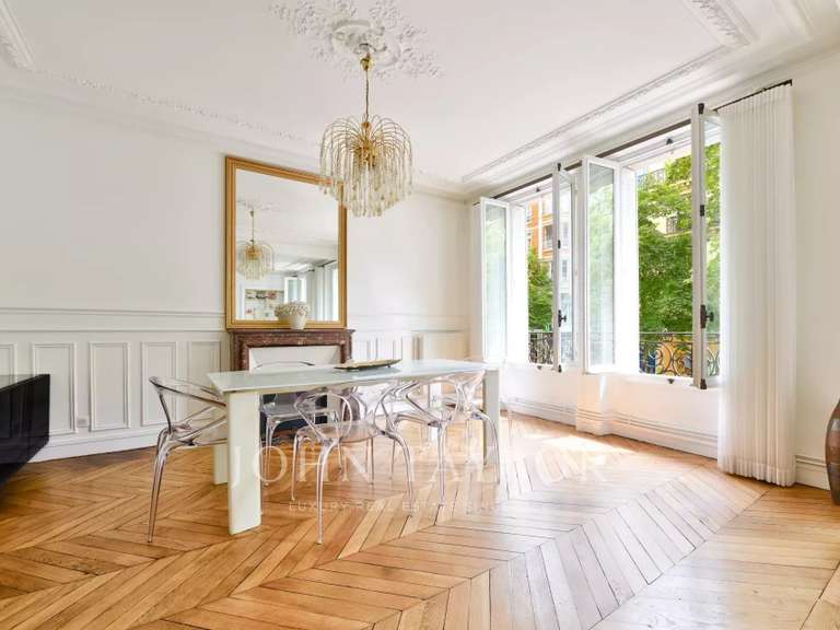 Appartement Paris 16e - 3 chambres - 137m²